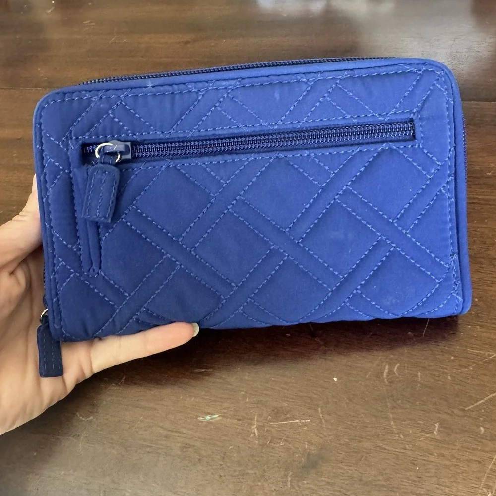 Vera Bradley RFID Turnlock Wallet Classic Navy Blue Quilted Zip Around Travel - Picture 3 of 8